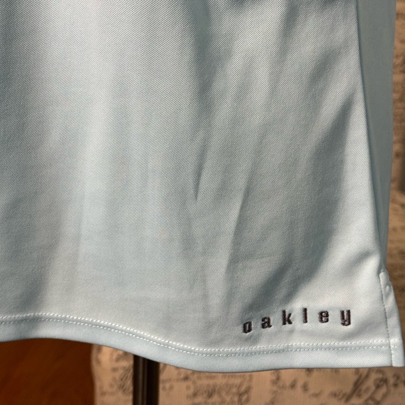 Like new Oakley ladies golf shirt - Picture 3 of 4